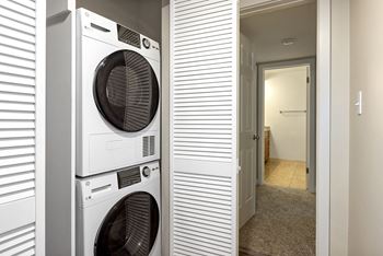 Washer and Dryer at White Oak Terrace Apartments, California, 91316